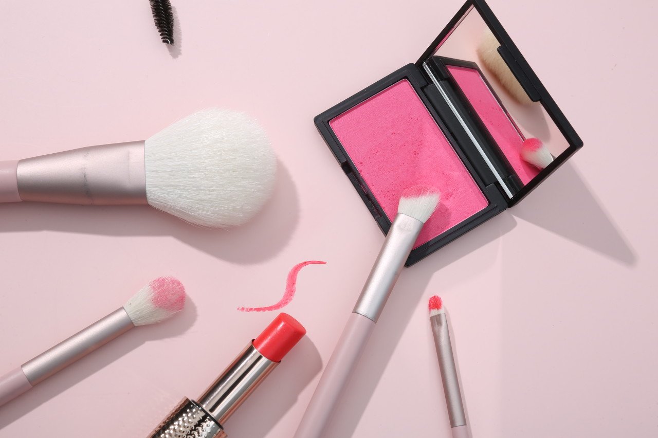 国产化妆品“一姐”珀莱雅港股IPO,今年第三季度业绩下滑